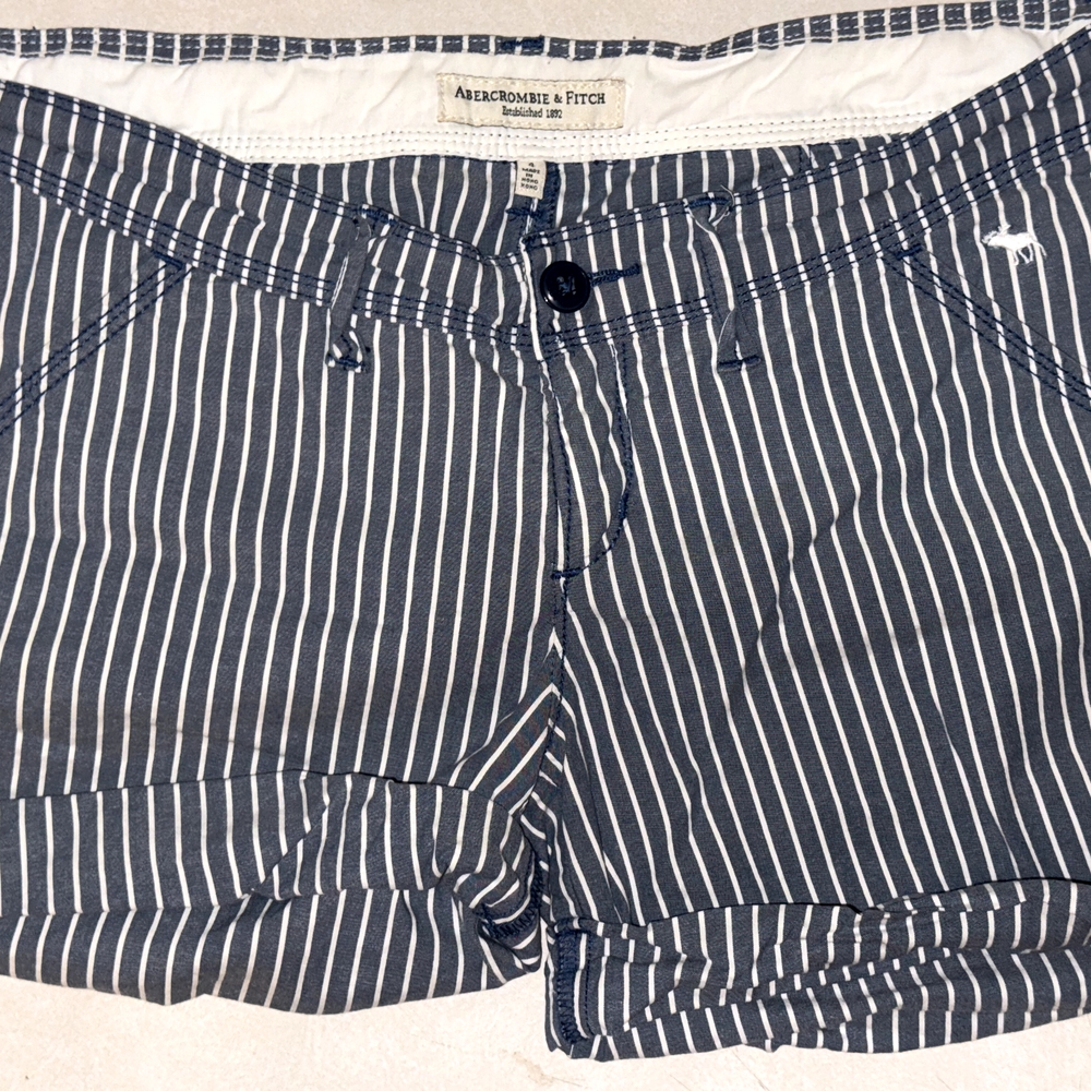Abercrombie & Fitch Women's Striped Shorts - Black and White